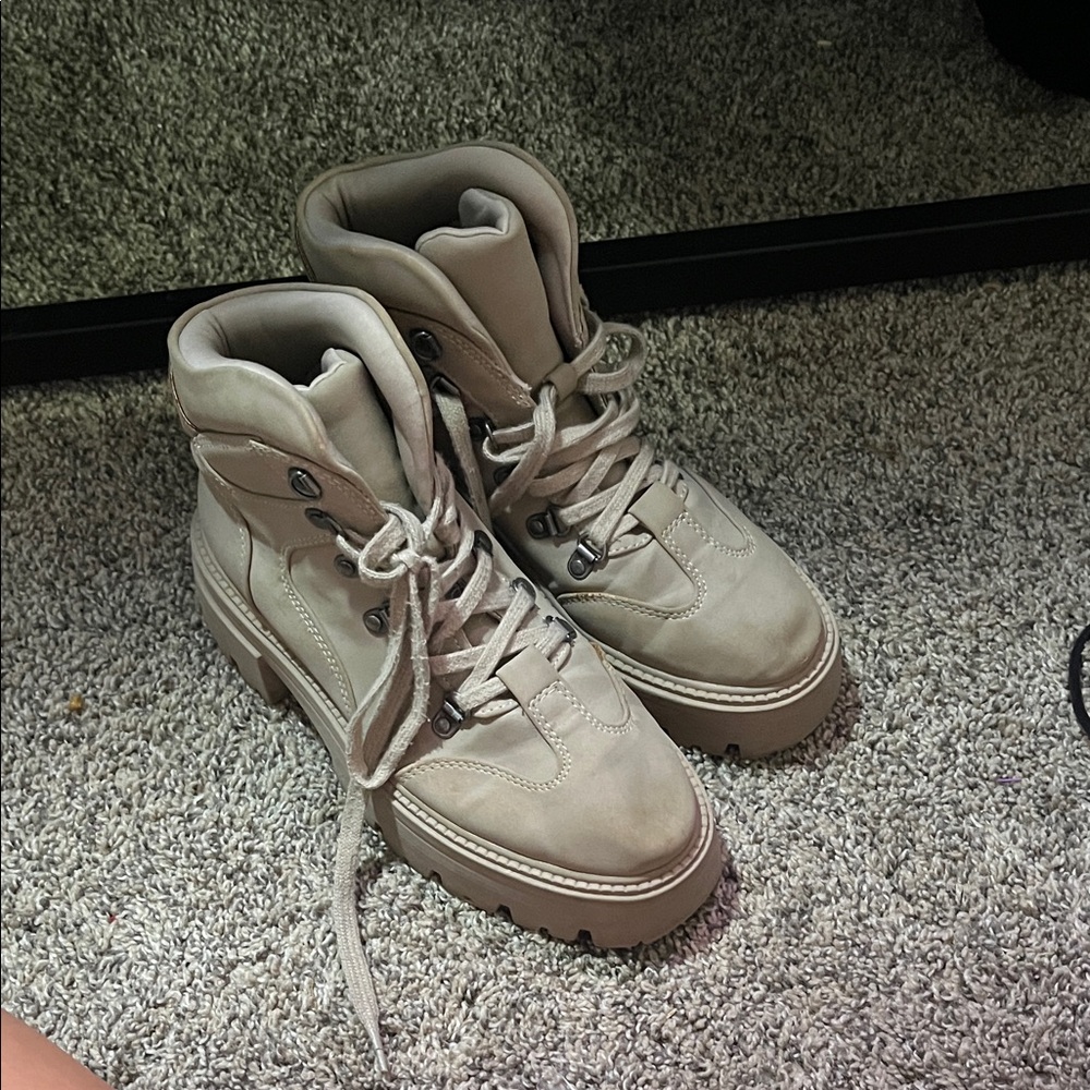 Men's Beige Hiking Boots